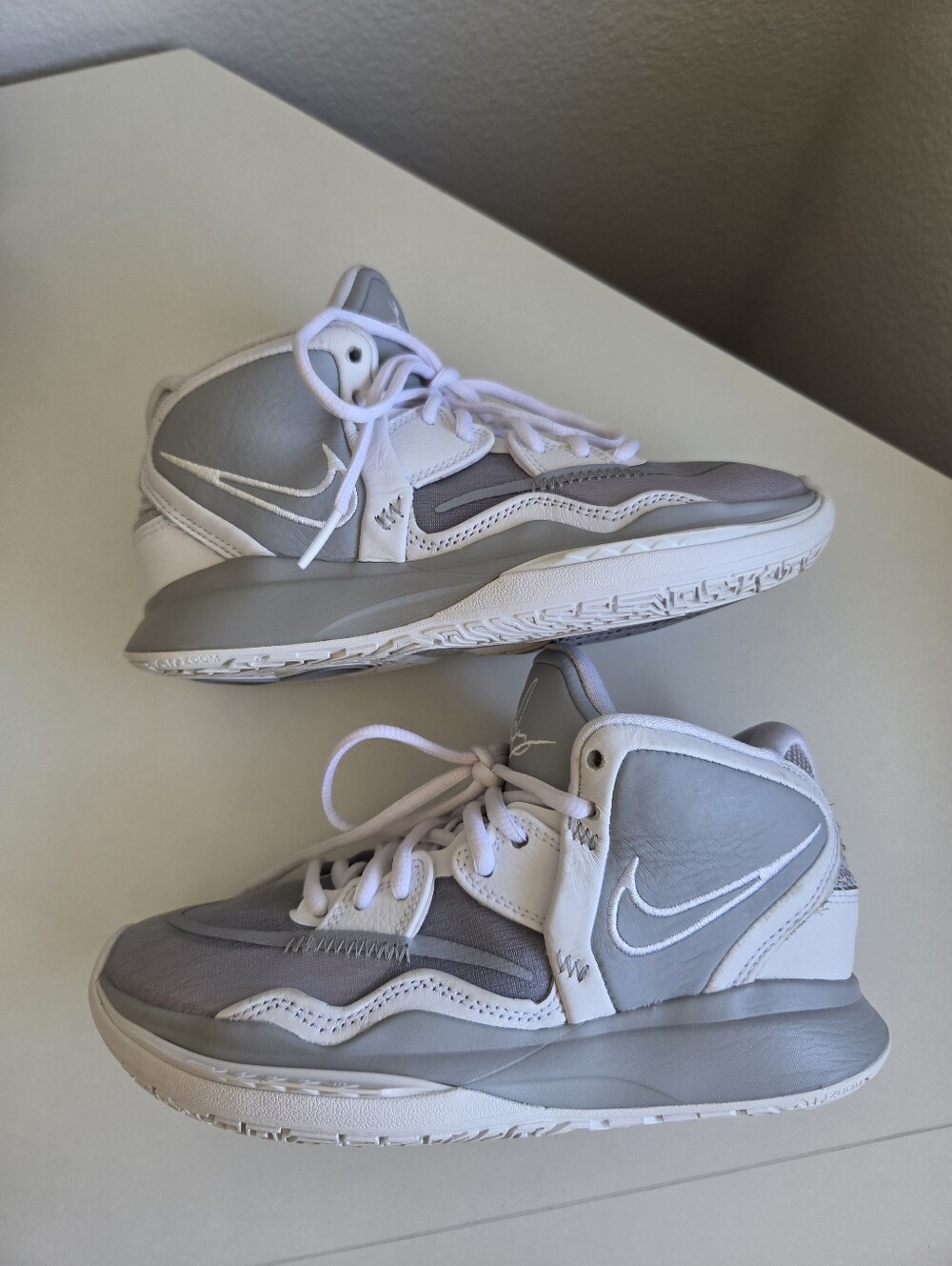 Nike Kyrie TB Wolf Grey Infinty Kids Sneakers Shoe Size 4